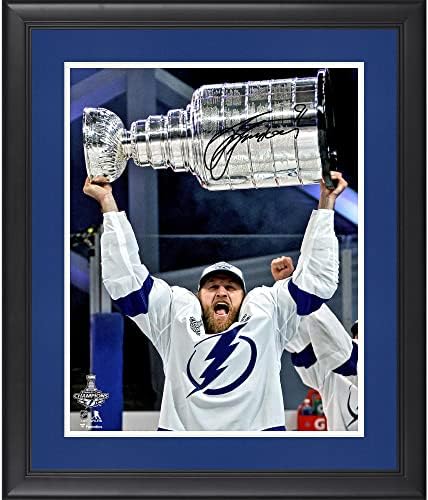 Steven Stamkos Tampa Bay Lightning 2020 Stanley Cup prvaci uokvireni autogramiranim 16 x 20 fotografija za podizanje šalice - Autografirane